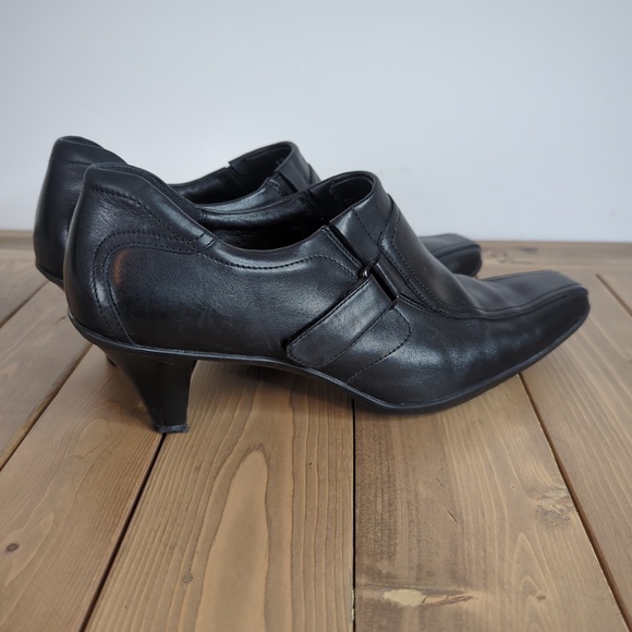 Ecco Women’s Black Leather Square Toe Low Heels - Picture 6 of 9